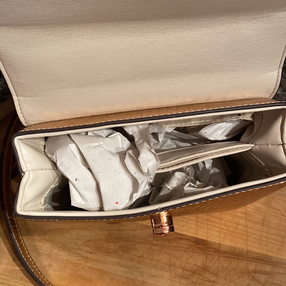 💕🌟Sondra Roberts Crocodile Textured Crossbody, Metallic Rose Gold - Picture 8 of 16